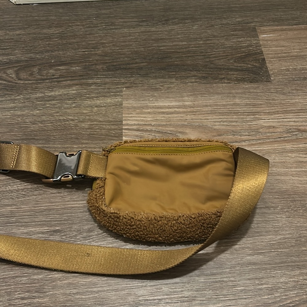 Lululemon Everywhere Belt Bag/Fanny Pack - Picture 5 of 6